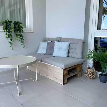 Cozy Studio Overlooking Downtown Lägenhet