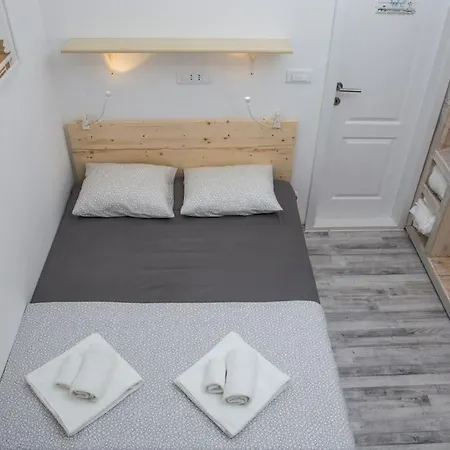 Cozy Studio Overlooking Downtown
