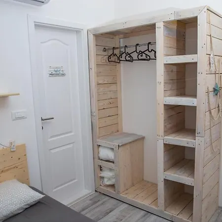 Cozy Studio Overlooking Downtown Lägenhet Makarska