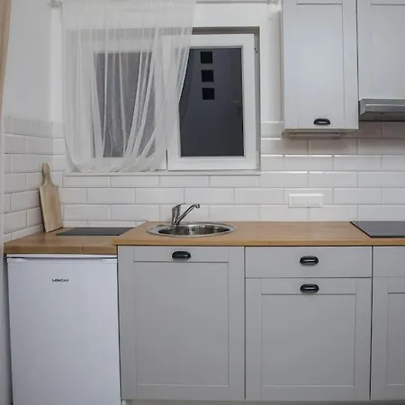 Cozy Studio Overlooking Downtown Lägenhet